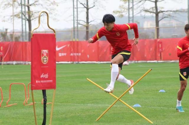 开云体育app-【人物】申花U23新铁腰“健”步如飞：我的路刚开始···