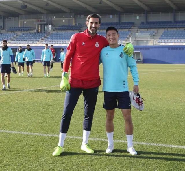 开云体育官网-武磊分享卢戈之行 当下要保持自身战斗力等待机会